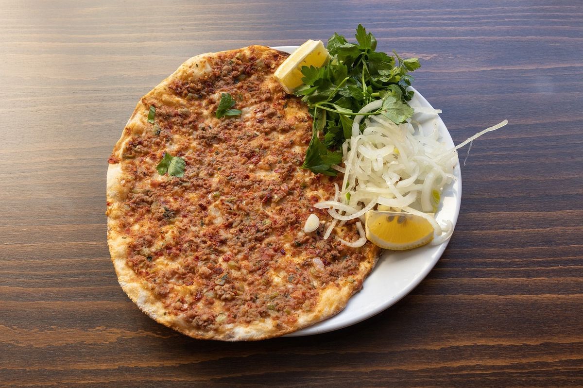 lahmacun-opskrift