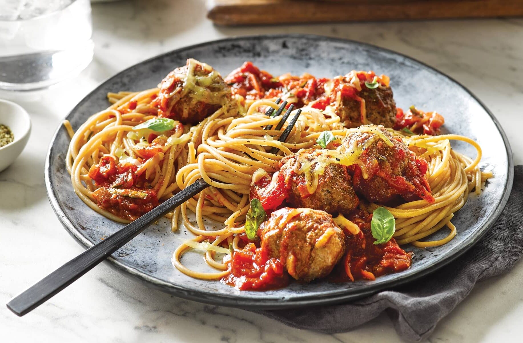 spaghetti-meatballs-opskrift
