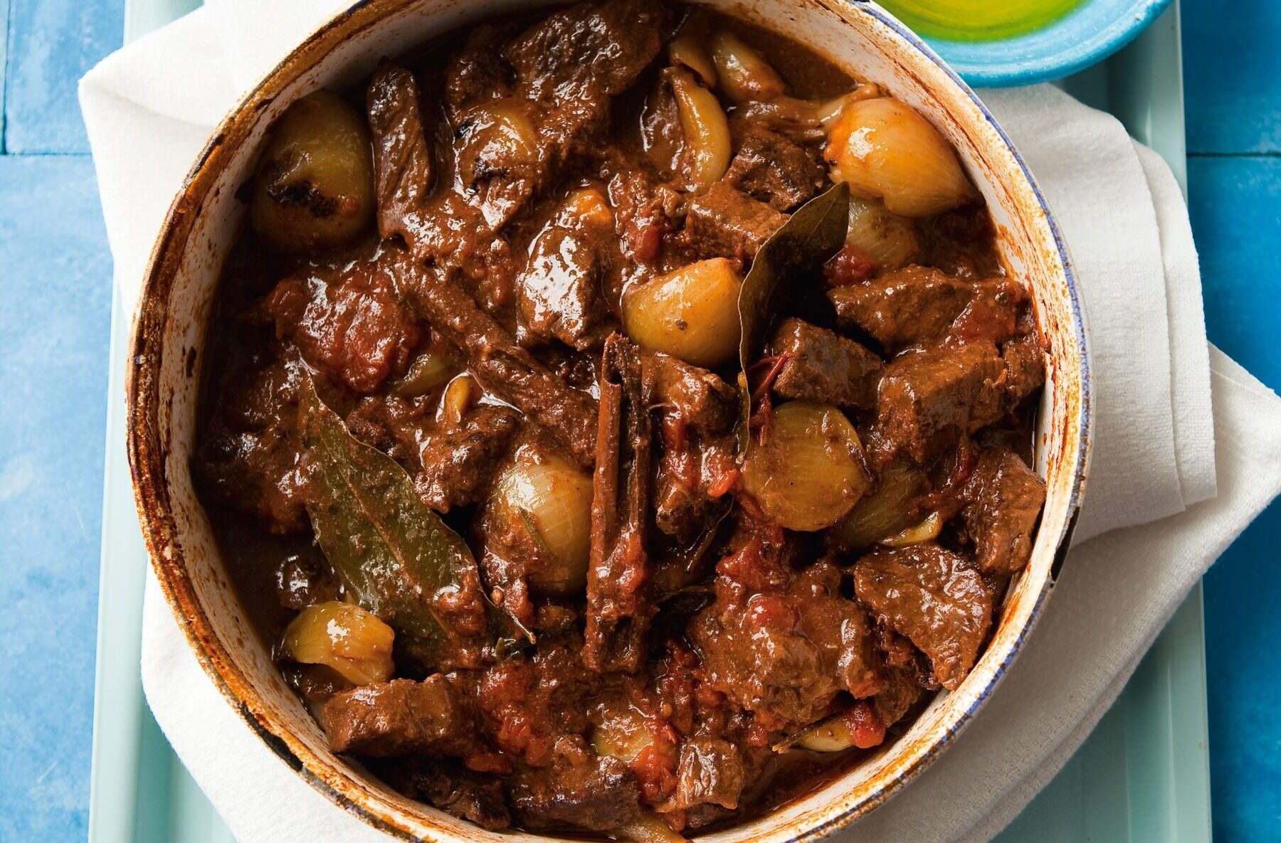 stifado-opskrift