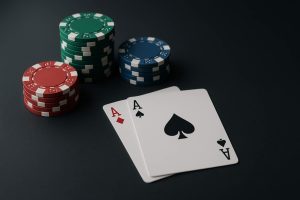 Skab den perfekte casinoaften derhjemme med lækre snacks